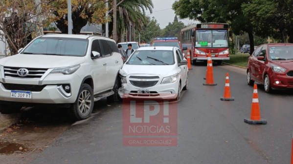 Conductor borracho chocó y pudo haber provocado una tragedia en avenida