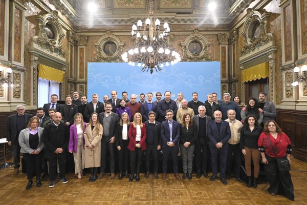 Mauro García presente en la firma de un convenio por inversiones