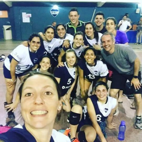 Esta noche, las chicas del PAC va por la final del voley metropolitano