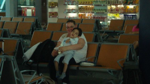 Tras aquel viaje a China, hoy la madre de Thiago enfrenta otro problema: su obra social