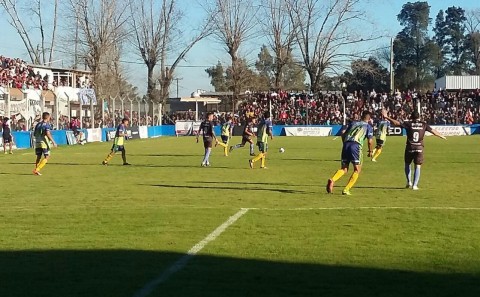 El Lechero aplastó a Atlas y se llevó la primera final