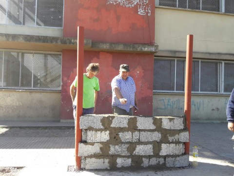 La Cooperativa Rodríguez Sustentable coloca un refugio de ladrillos ecológicos