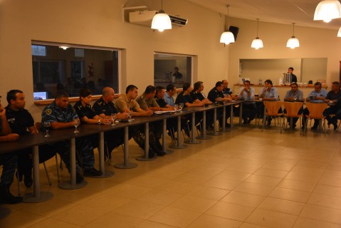 Kubar se reunió con fuerzas policiales en el Polideportivo