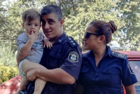 El Municipio reconoció a los policías que le salvaron la vida a al bebé