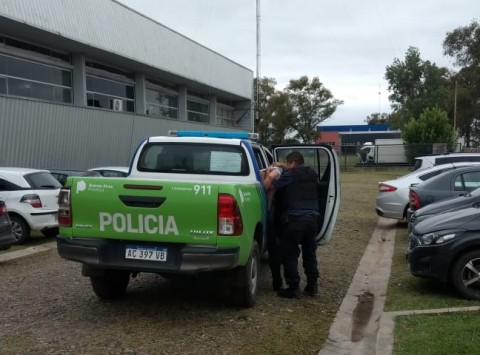 Persiguieron y capturaron a dos motochorros tras salidera y "de yapa", a una cómplice