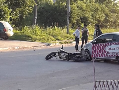 Choque auto-moto en la calle Leloir y otro motociclista herido en Ruta 28