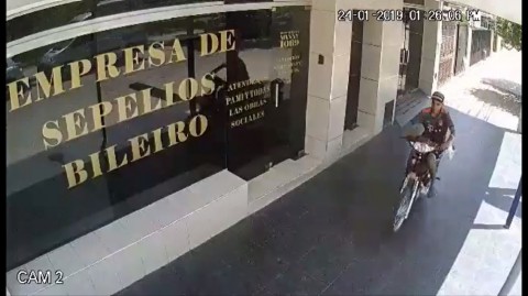 Robó una moto y quedó captado por las cámaras de seguridad