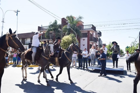 Las mejores postales del tradicional desfile de caballos sobre Av. San Martín