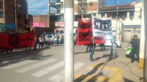 Organizaciones sociales se manifestaron frente a La Serenísima y el Municipio