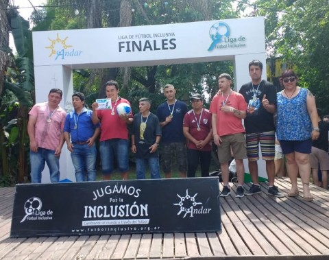 Equipos de fútbol especial de Rodríguez recibieron medallas de la Liga Inclusiva