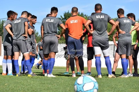 Atlas continúa su preparación a puro fútbol