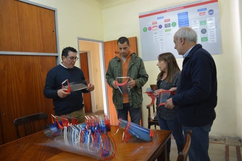 Una escuela rodriguense donó equipos de protección al Hospital Vicente López y Planes