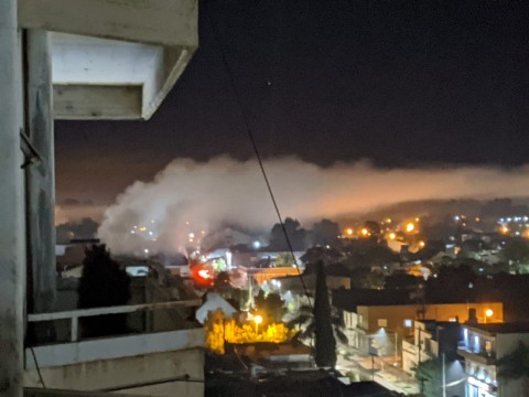 Gran columna de humo en el cielo de Rodríguez por el incendio de un supermercado céntrico