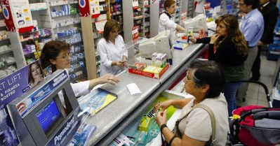 El gobierno nacional habilitó la venta en góndolas de medicamentos: qué implica la medida