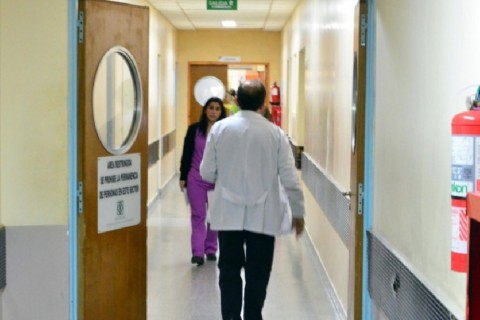 Médicos bonaerenses aceptaron el aumento paritario ofrecido por Axel Kicillof: cómo queda su salario