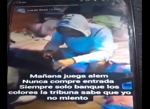 Video: hincha de Alem fue detenido tras mostrarse con un arma en la previa del clásico con Luján