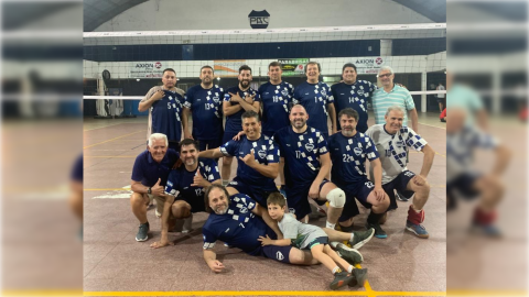 El Maxi Voley del PAC ganó y sigue siendo de Primera en el Torneo Metropolitano