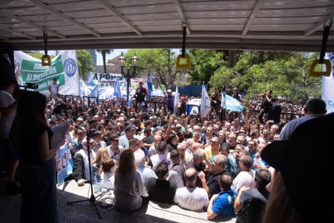 Las seccionales rodriguenses de ATE y Camioneros marcharon a Tribunales contra el DNU de Javier Milei