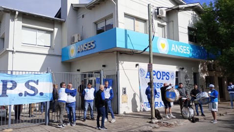 Manifestación y asamblea gremial en la oficina local de Anses por la desafectación de dos empleadas