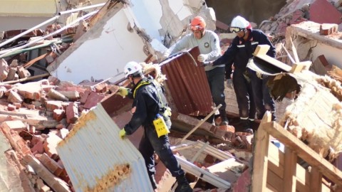 Trágico derrumbe en Villa Gesell: bomberos rodriguenses participan del dramático rescate