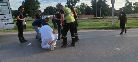 Motociclista sufrió lesiones tras un choque en Ruta 7 y debió ser llevado al Hospital