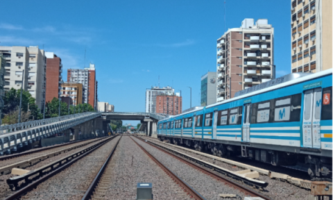 Por qué motivo el Tren Sarmiento está circulando con demoras y cancelaciones