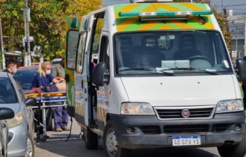 Una chica resultó herida tras un choque en avenida Bernardo de Irigoyen y España