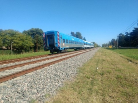 El tren Sarmiento atropelló y dejó con severas lesiones a un joven en la zona de La Fraternidad