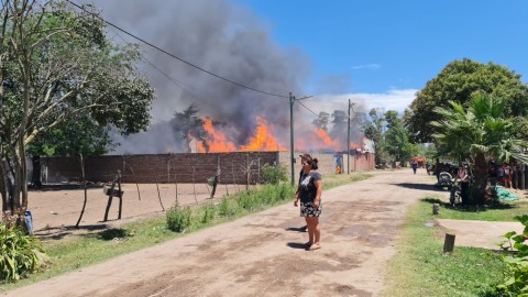 “El viento les jugó en contra”: el testimonio de una vecina de la palletera incendiada este lunes