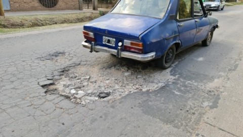 Quejas por el estado de la calle Belgrano inaugurada hace un año y medio