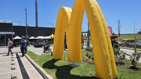 Video: así es el McDonald's de General Rodríguez por dentro
