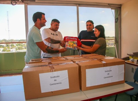 Camioneros obtuvo un torneo solidario entre gremios para entregar útiles escolares con el Municipio