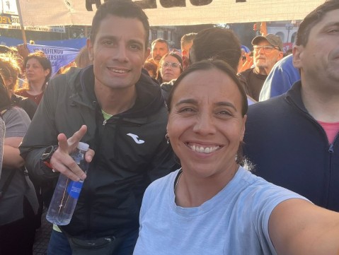 El intendente Mauro García estuvo presente en Plaza de Mayo por la marcha universitaria