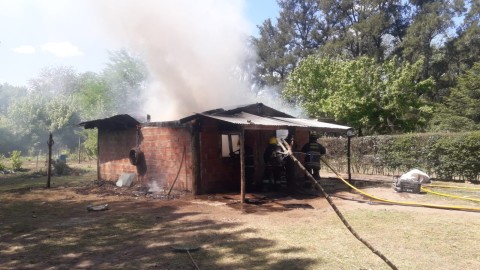 Incendio en barrio Hermoso causó pérdidas totales para una familia