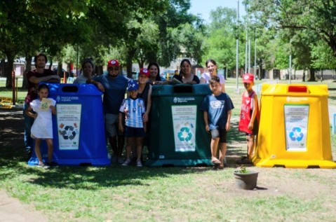 El Municipio anunció la llegada de nuevos contenedores y campanas reciclables en los barrios