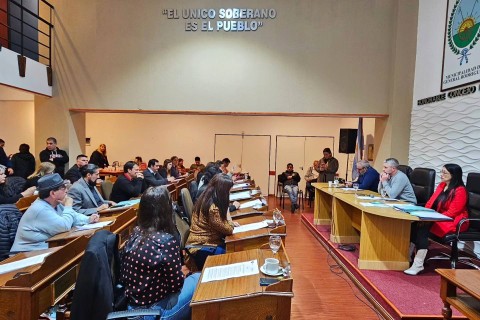 El oficialismo logró atenuar un pedido de informe de transparencia con votos de unibloques y de una edil libertaria