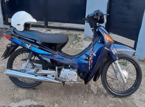 Le robaron la moto el mismo día que terminó de pagarla, cuando visitaba a su madre enferma