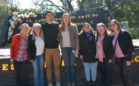 El municipio celebró el Día del Maestro y homenajeó a una docente con un video