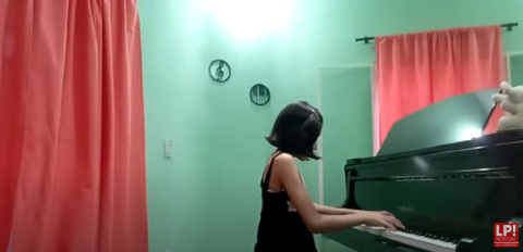 Video: la prodigio rodriguense Anita tocó el piano en vivo en "Contame La Posta"