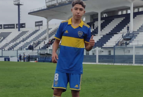 De Bicentenario a jugar en las inferiores de Boca: la historia del rodriguense que firmó contrato con una importante marca