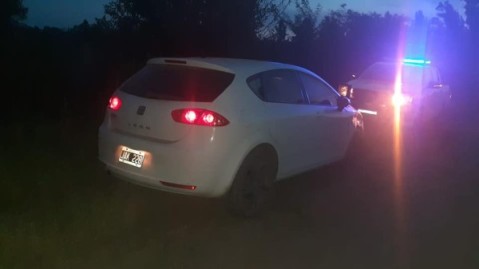 Robó un auto, lo detectaron y huyó hasta dejarlo en un camino rural