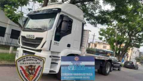 Tras una persecución, interceptaron un camión en la Autopista Rosario - Córdoba: había sido robado en General Rodríguez