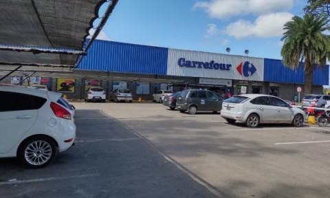 Trascendió un nuevo robo dentro del estacionamiento del Carrefour