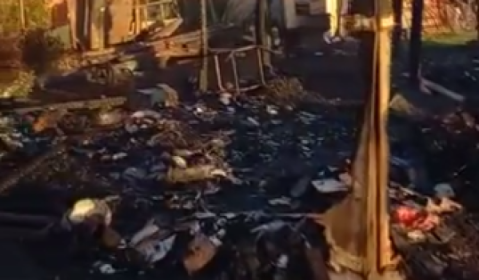 Dos menores heridos tras un feroz incendio en La Fraternidad