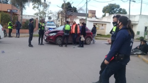 Hombre alcoholizado produjo un violento choque en el barrio Virgen del Carmen