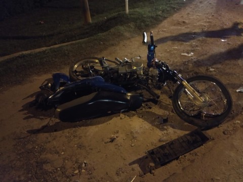 Tremendo choque en la madrugada del domingo dejó a un motociclista con severas lesiones