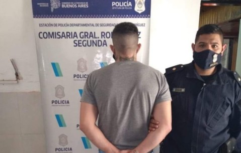 Un hombre fue detenido en una escuela durante la jornada electoral