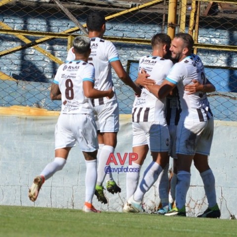 Con un golazo de Valenzuela, Atlas venció a Dock Sud y trepó al segundo lugar