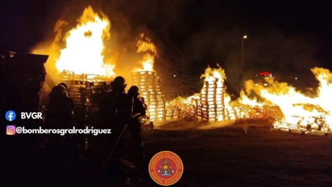 Bomberos combatieron otro voraz incendio en plena madrugada en General Rodríguez