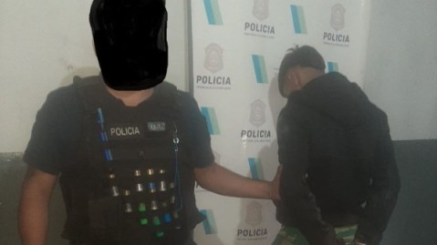 Tras persecución, la policía arrestó a un motochorro, recuperó dos motos robadas y una cómplice escapó